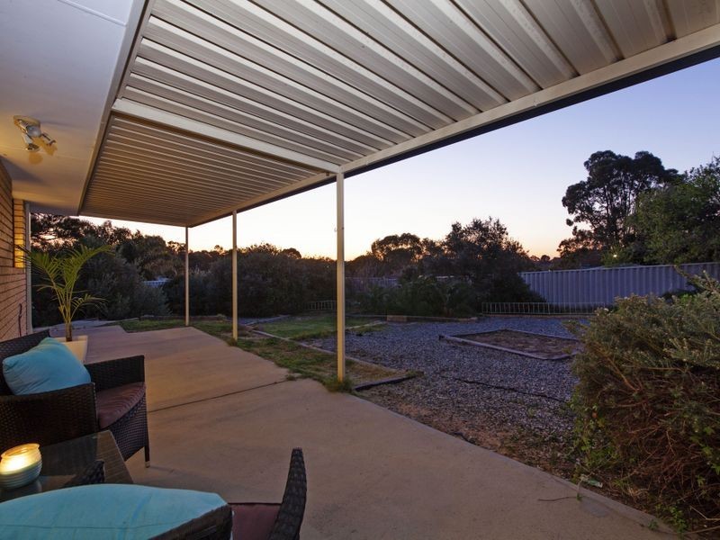 9 Robbins Retreat, Leda WA 6170