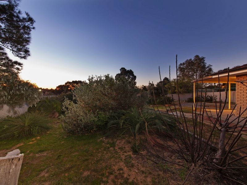 9 Robbins Retreat, Leda WA 6170