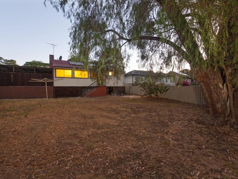 20 Grover Way, Medina WA 6167