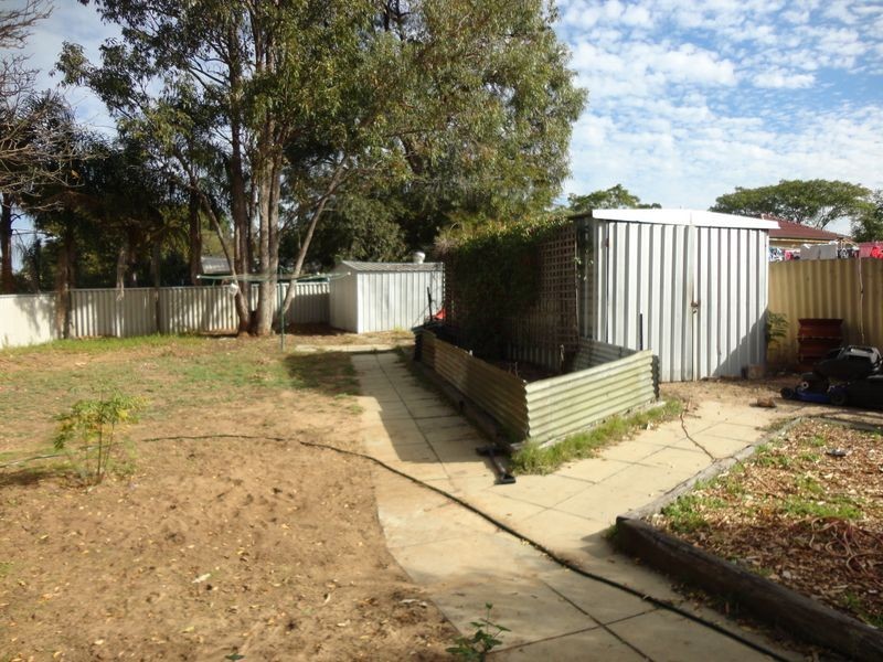 20 Medina Avenue, Medina WA 6167