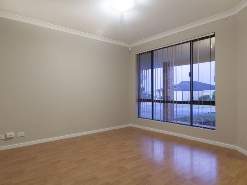 6 Cawdor Lane, Orelia WA 6167