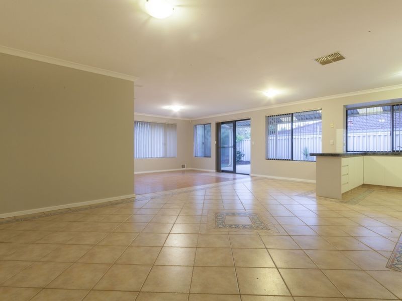 6 Cawdor Lane, Orelia WA 6167