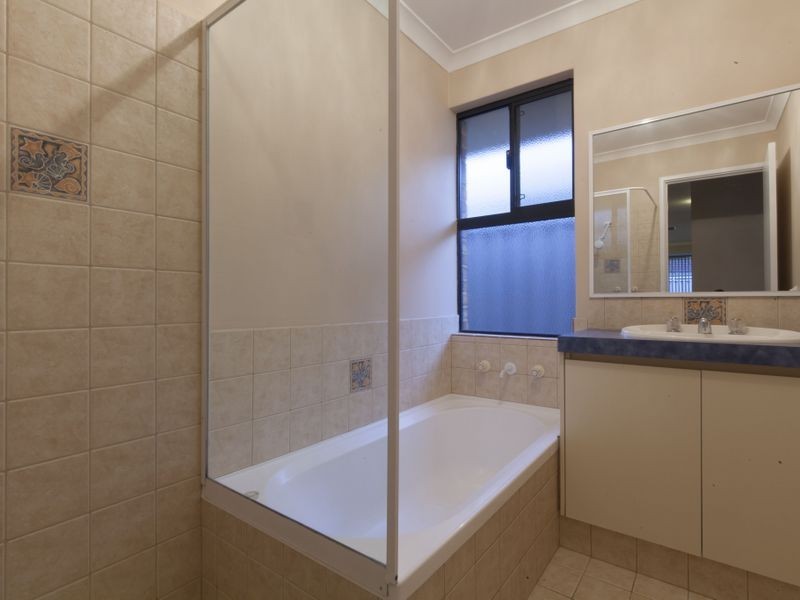 6 Cawdor Lane, Orelia WA 6167