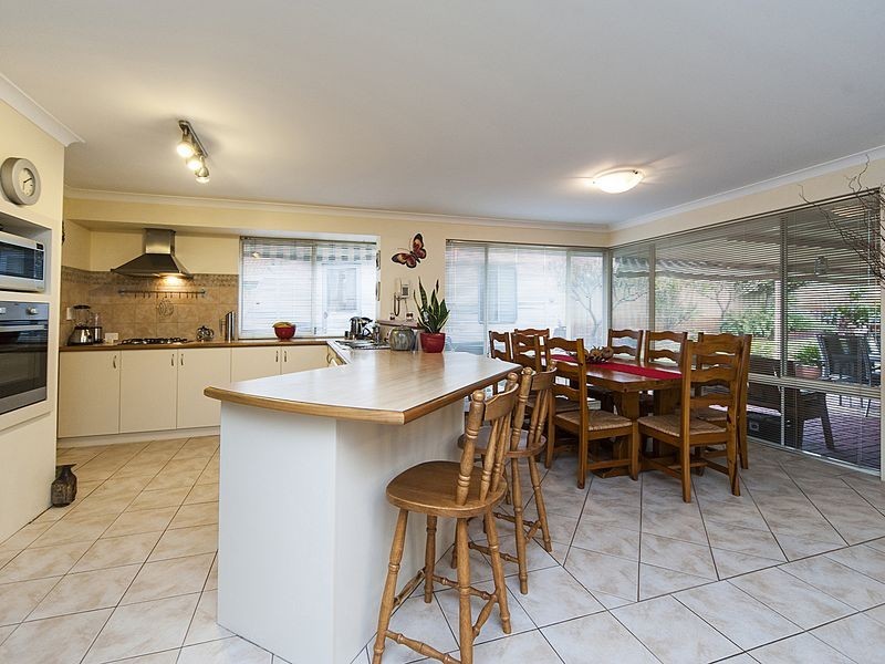 4 Chipperton Road, Bertram WA 6167