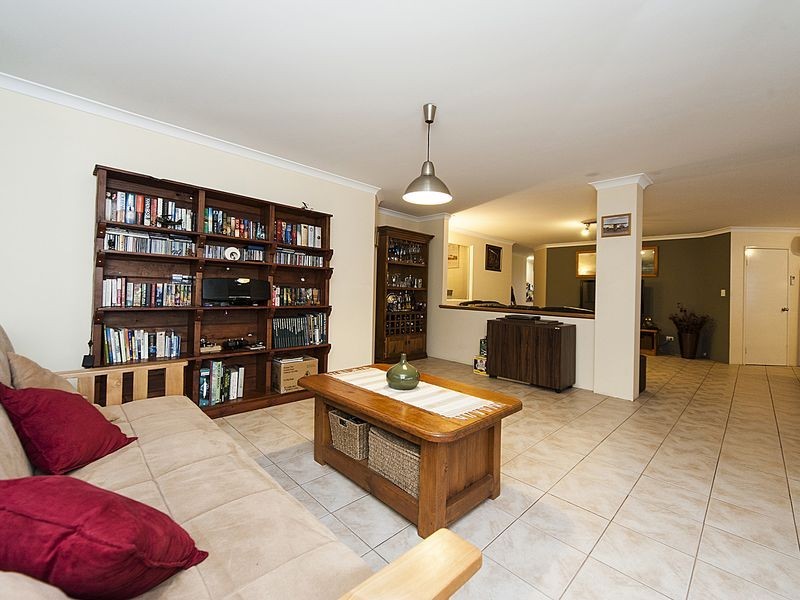 4 Chipperton Road, Bertram WA 6167