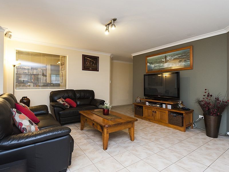 4 Chipperton Road, Bertram WA 6167
