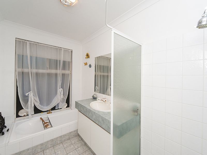 4 Chipperton Road, Bertram WA 6167