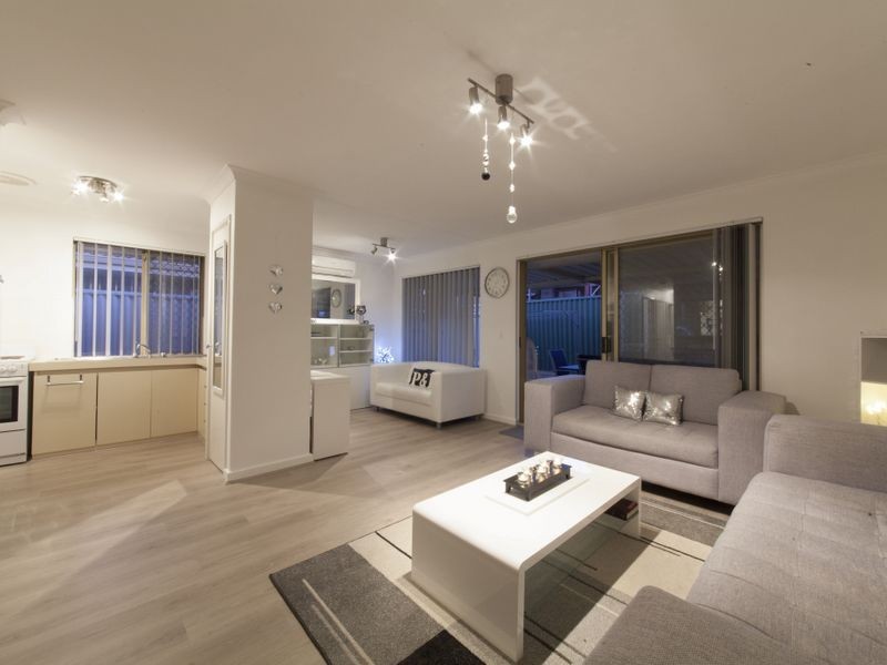 17/98 Simpson Avenue, Rockingham WA 6168