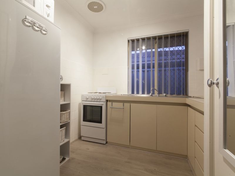 17/98 Simpson Avenue, Rockingham WA 6168