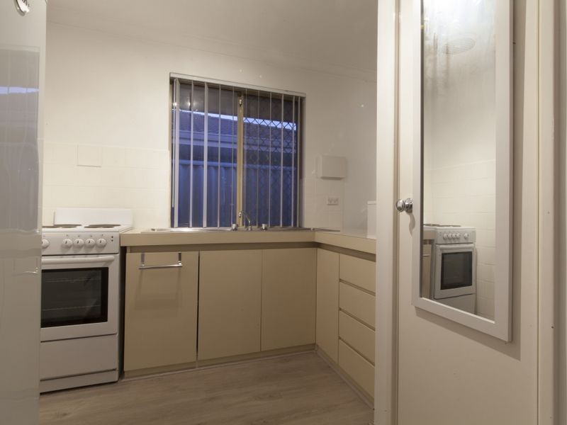 17/98 Simpson Avenue, Rockingham WA 6168