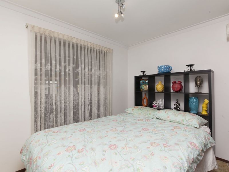 24 Gamblin Way, Parmelia WA 6167