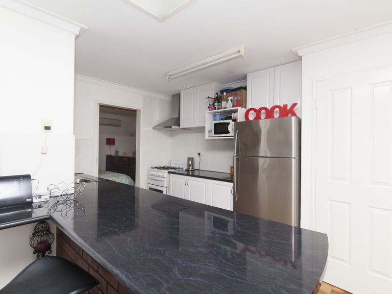 24 Gamblin Way, Parmelia WA 6167