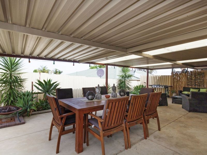 24 Gamblin Way, Parmelia WA 6167