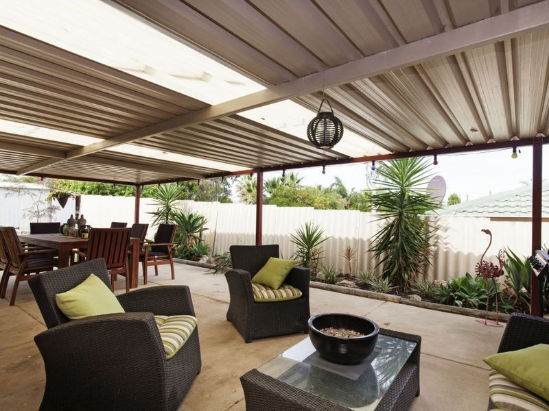 24 Gamblin Way, Parmelia WA 6167