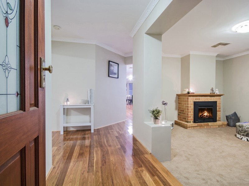 45 Belvoir Crescent, Orelia WA 6167