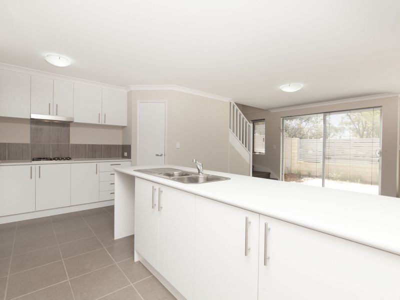 6/21 Hutchins Way, Parmelia WA 6167