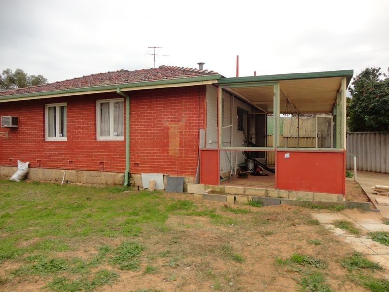 35 Clint Way, Calista WA 6167