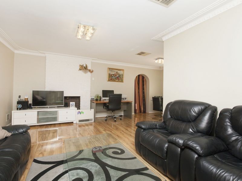 19 Mulligan Way, Orelia WA 6167