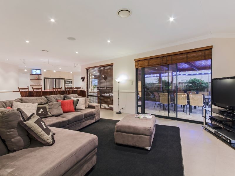 19 Belvoir Crescent, Orelia WA 6167