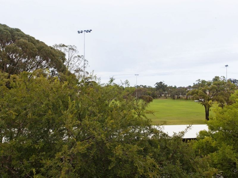 20/4 Canham Way, Orelia WA 6167