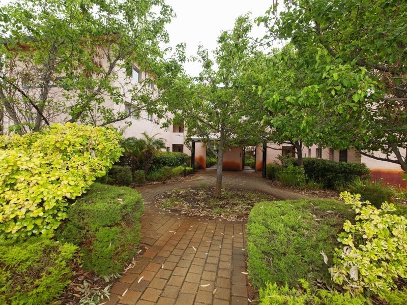 20/4 Canham Way, Orelia WA 6167