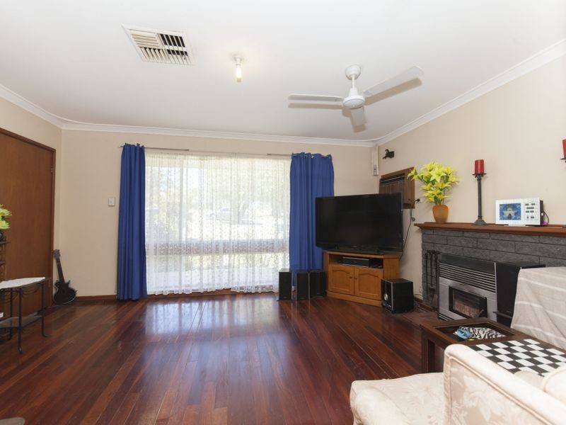 9 Dargin Place, Orelia WA 6167