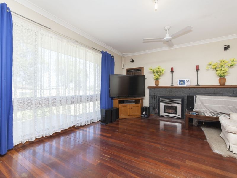 9 Dargin Place, Orelia WA 6167