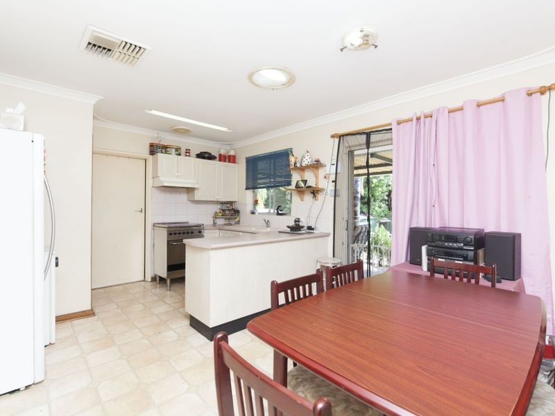 9 Dargin Place, Orelia WA 6167