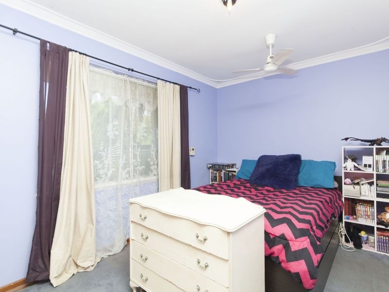 9 Dargin Place, Orelia WA 6167