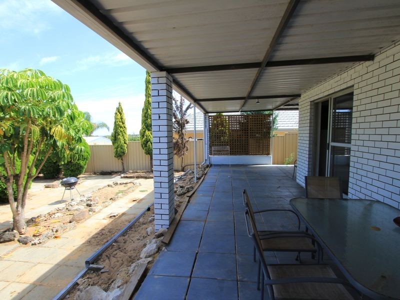 38 Woodley Way, Parmelia WA 6167
