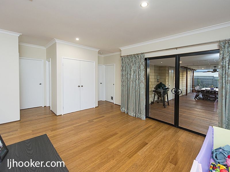 12 Petersfield Lane, Wellard WA 6170