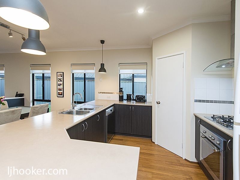 12 Petersfield Lane, Wellard WA 6170
