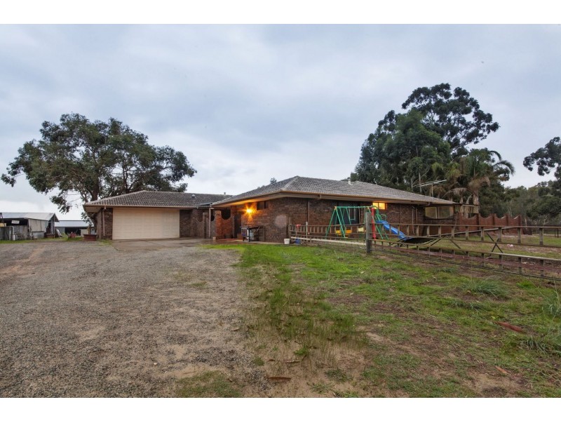576 Hopkinson Road, Oakford WA 6121