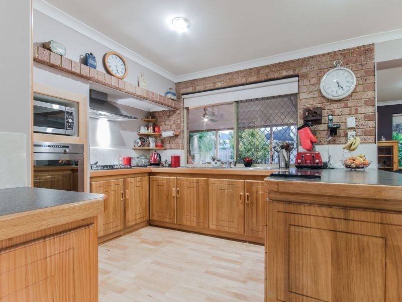 11 Geographe Way, Thornlie WA 6108