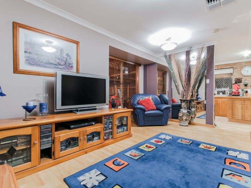 11 Geographe Way, Thornlie WA 6108