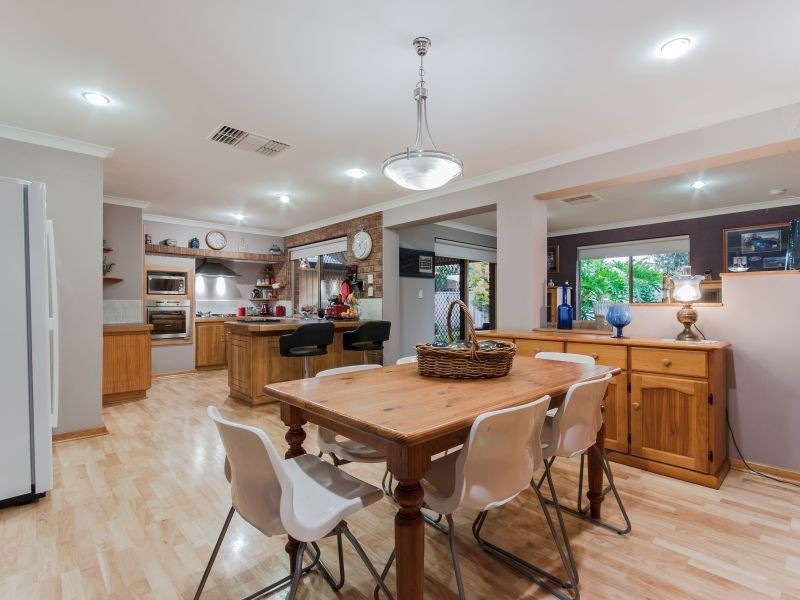 11 Geographe Way, Thornlie WA 6108