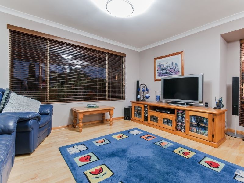 11 Geographe Way, Thornlie WA 6108