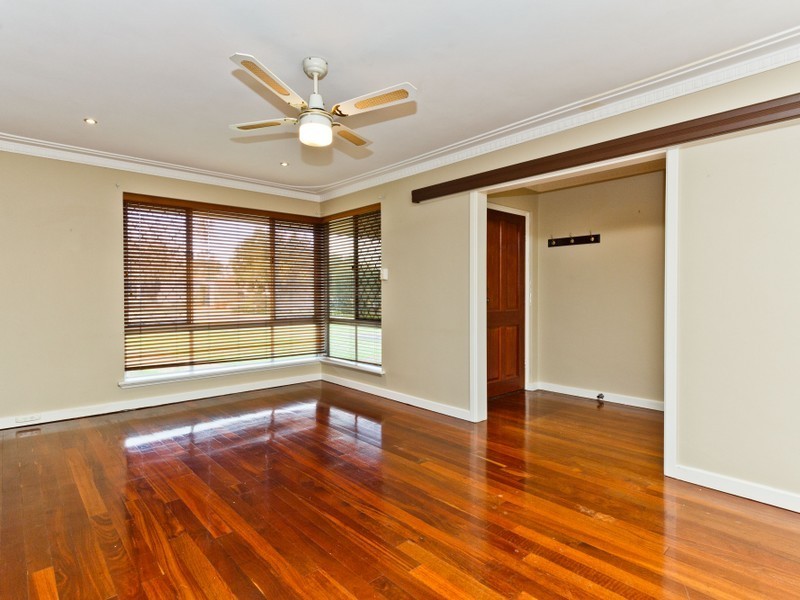 11 Pudney Place, Orelia WA 6167