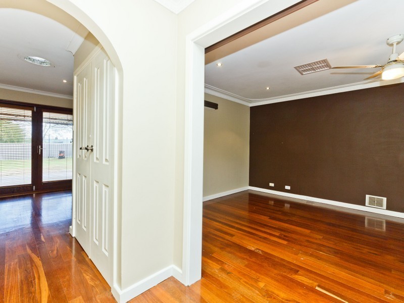 11 Pudney Place, Orelia WA 6167