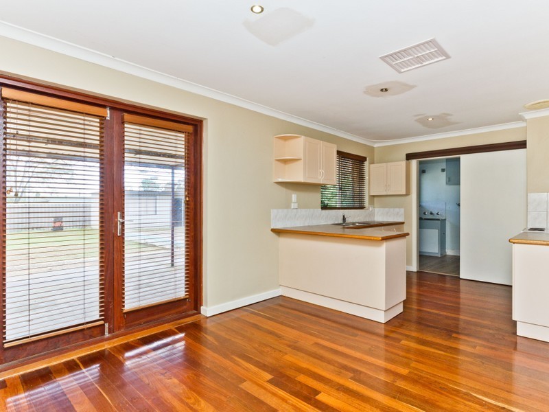 11 Pudney Place, Orelia WA 6167