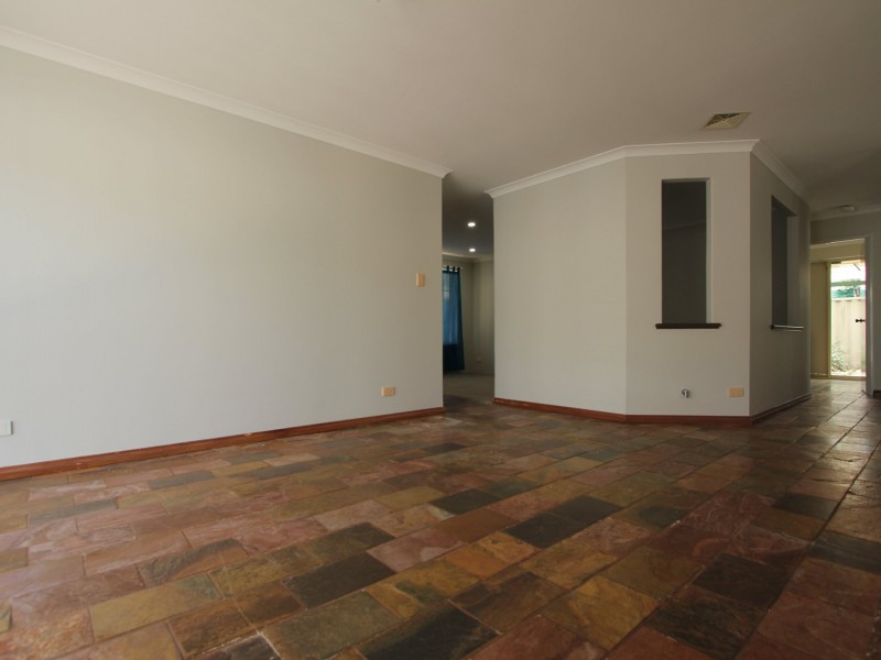 17 Prockter Gardens, Leda WA 6170