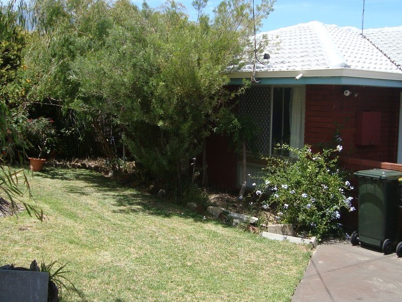 18 Morrit Way, Parmelia WA 6167