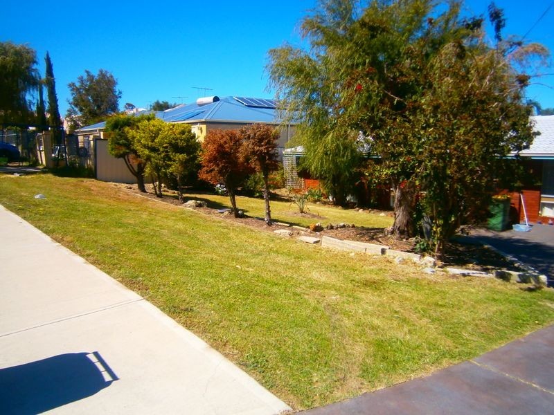 18 Morrit Way, Parmelia WA 6167