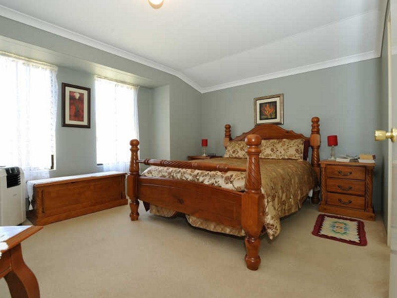 9 Tudor Court, Parmelia WA 6167