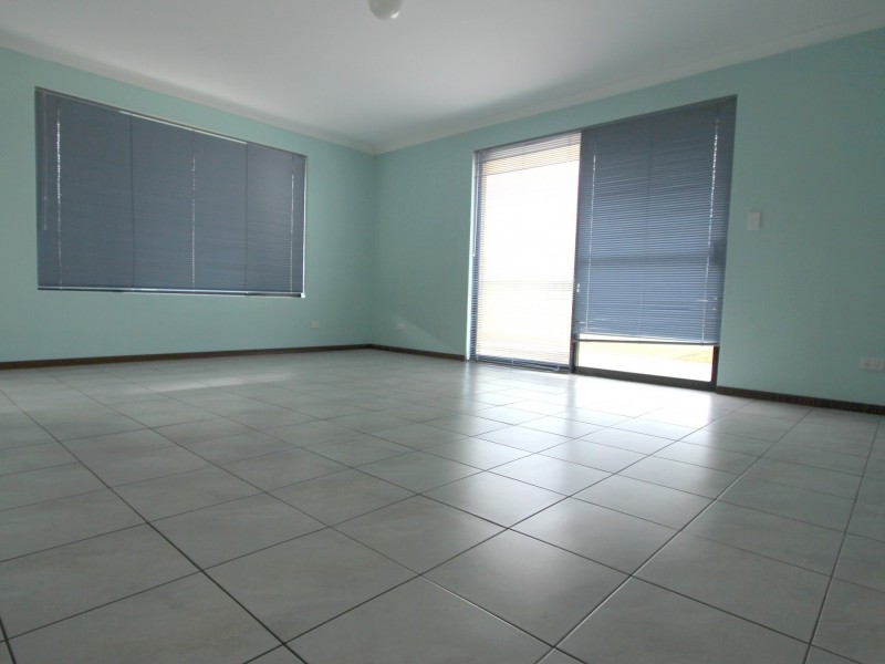 10 Campden Loop, Parmelia WA 6167