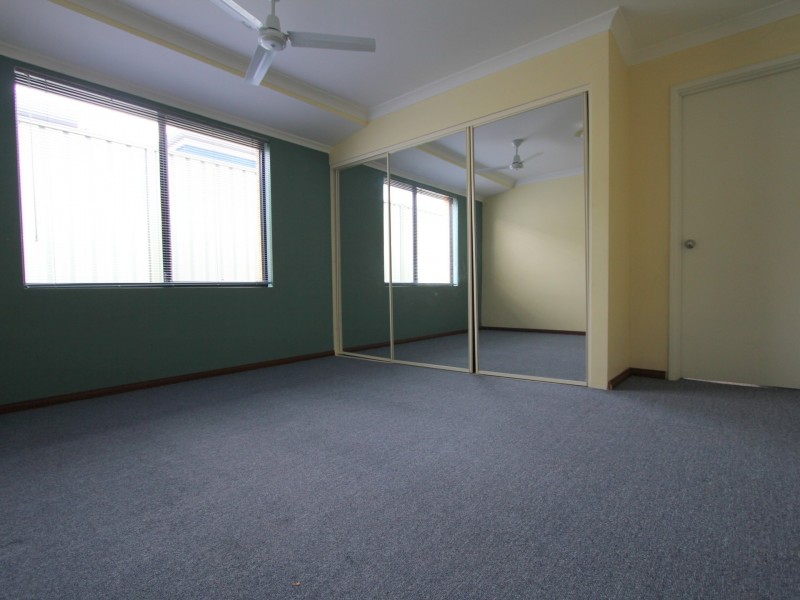 10 Campden Loop, Parmelia WA 6167