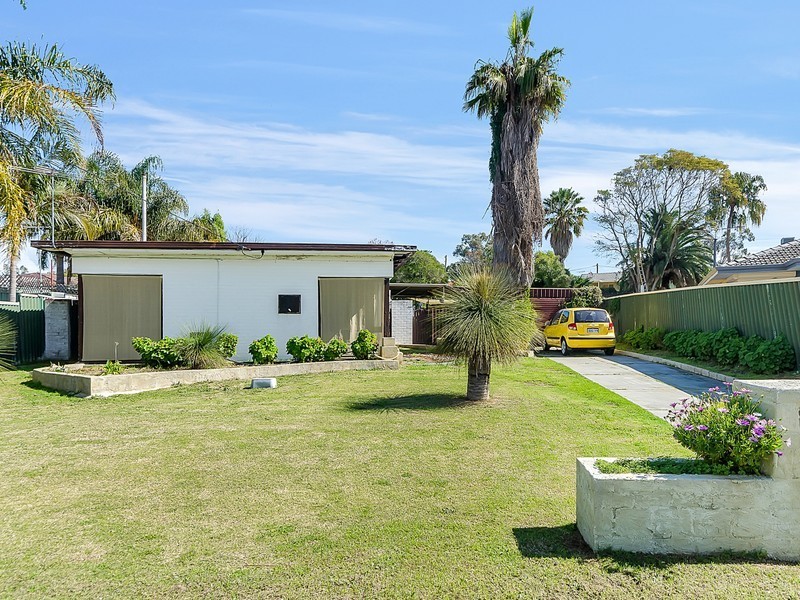 31 Chapman Road, Calista WA 6167