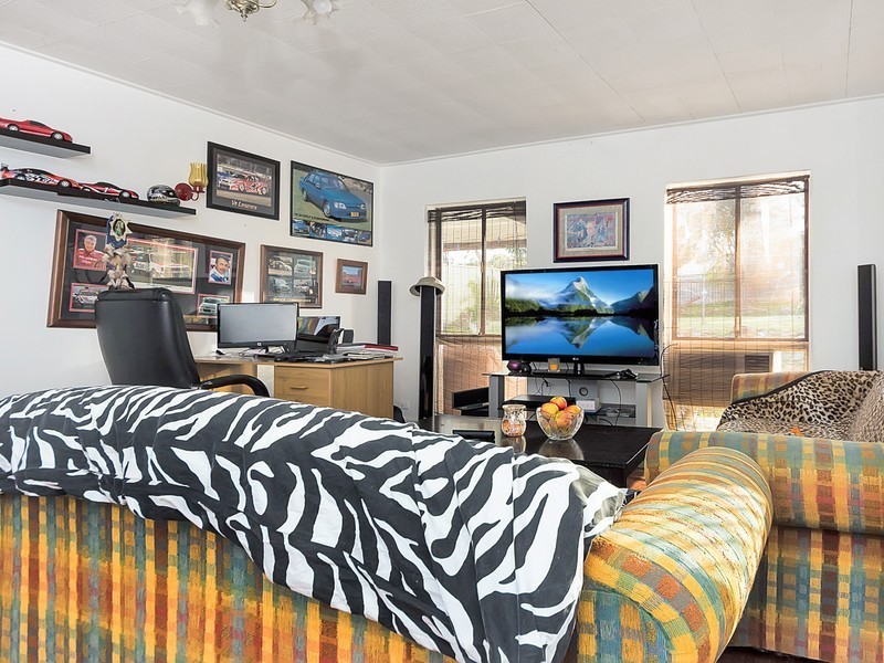 31 Chapman Road, Calista WA 6167