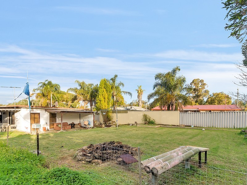 31 Chapman Road, Calista WA 6167