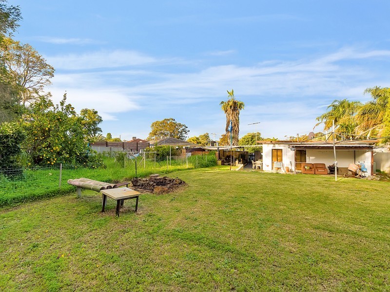 31 Chapman Road, Calista WA 6167